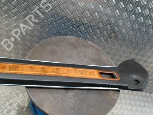 Garniture avant droite JAGUAR XJ (XJ40, XJ81) 4.0 (226 hp) 33021384