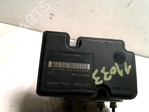 Used ABS pump TOYOTA YARIS (_P9_) 1.4 D-4D (NLP90_, NLP90R) (90 hp) 25425198