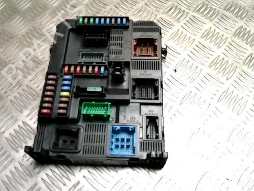Used Fuse box Fuse box 33717421 33717421