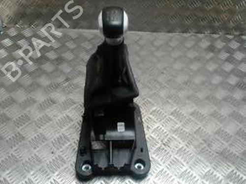 Leva del cambio PEUGEOT 208 I (CA_, CC_) 1.2 VTi 68 / PureTech 68 (68 hp) 29470330