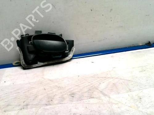Venstre foran invendig håndtak PEUGEOT 206 Hatchback (2A/C) 1.4 i (75 hp) 25422866