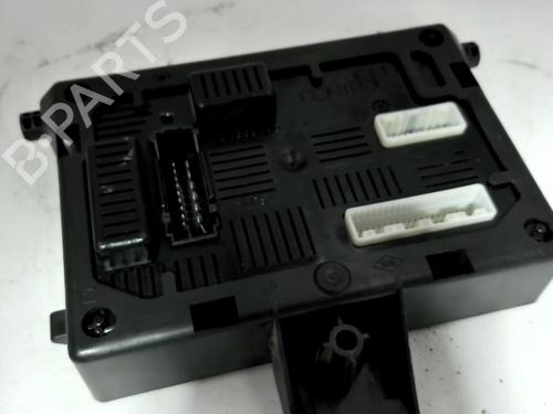 fuse-box-renault-clio-iii-br01-cr01-2005-2006-2007-2008-2009-2010-2011-2012-2013-2014-26674134 main image