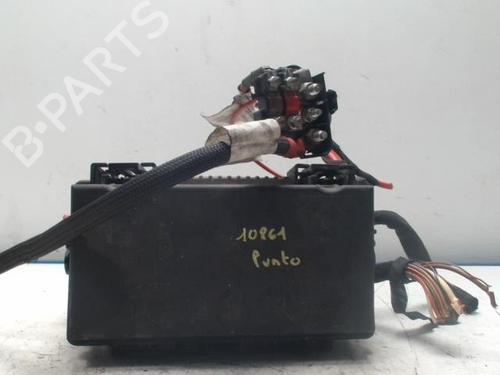 Used Fuse box FIAT GRANDE PUNTO (199_) 1.3 D Multijet (75 hp) 28178840