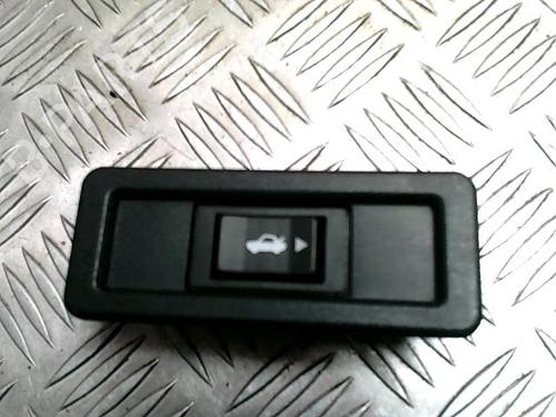 Bagagerumshåndtag Bagagerumshåndtag JAGUAR XJ (XJ40, XJ81) 6 3.2 24V (199 hp) 34403294 34403294