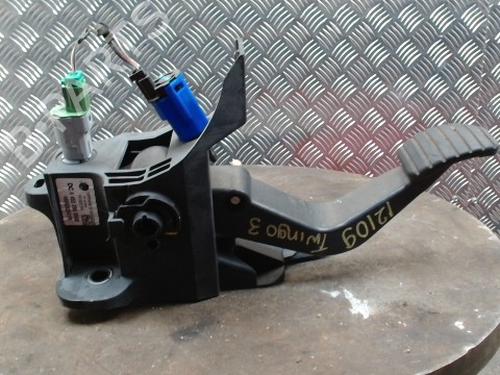Pédale d'embrayage Pédale d'embrayage RENAULT TWINGO III (BCM_, BCA_) 1.0 SCe 70 (71 hp) 33906167 33906167