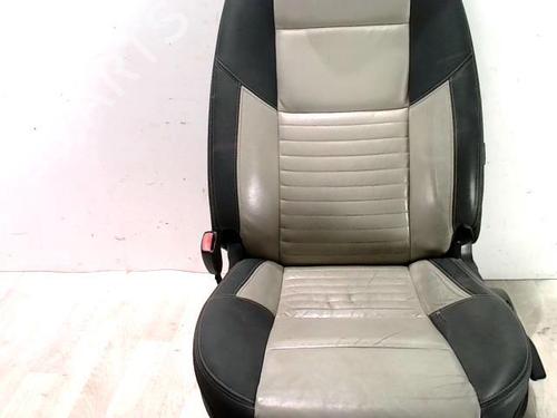 Used Left front seat VOLVO C30 (533) 2.0 D (136 hp) 31234137