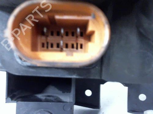 Used Right headlight RENAULT ESPACE III (JE0_) 2.2 dCi (JE0S) (115 hp) 25409921