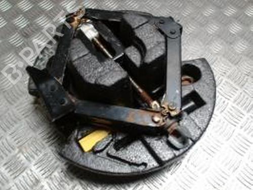 Używane Zestaw narzędzi / podnośnik PEUGEOT 607 (9D, 9U) 2.2 16V (158 hp) 30406100