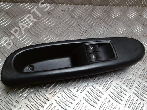 left-front-window-switch-renault-clio-ii-bb_-cb_-1998-1999-2000-2001-2002-2003-2004-2005-2006-2007-2008-2009-2010-2011-2012-2013-2014-2015-2016-30765466 main image