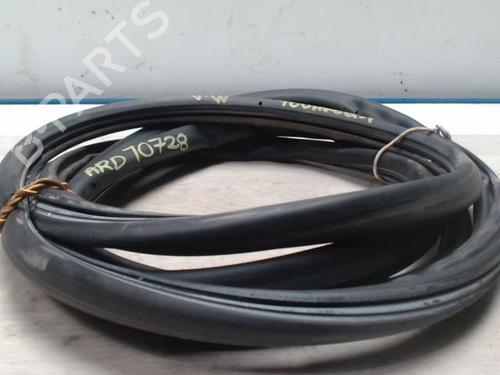 Used Rubber door seal VW TOUAREG (7LA, 7L6, 7L7) 3.0 V6 TDI (225 hp) 25419021