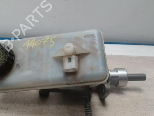 Used Brake master cylinder RENAULT TRAFIC II Bus (JL) 1.9 dCI 100 (JL0C, JL0K) (101 hp) 25421187