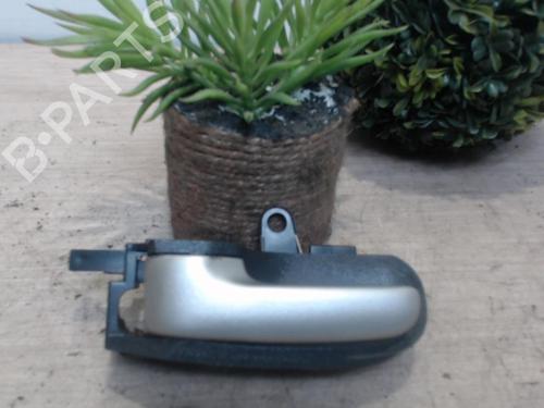 Used Front left interior door handle TOYOTA YARIS (_P1_) 1.4 D-4D (NLP10_, NLP10R) (75 hp) 25390419