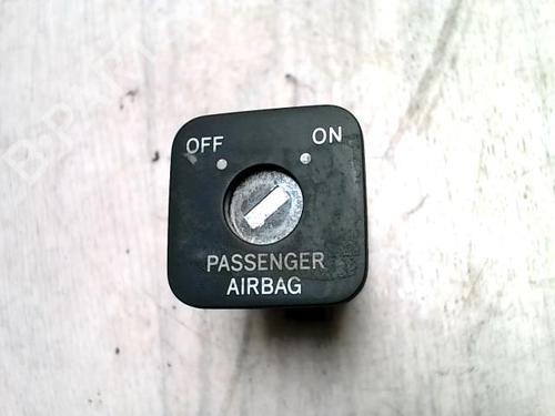 Used Switch Switch TOYOTA COROLLA Verso (ZER_, ZZE12_, R1_) 2.0 D-4D (CUR10_, CUR10R) (116 hp) 30811070 30811070