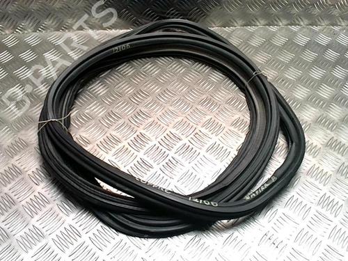Used Rubber door seal OPEL ZAFIRA / ZAFIRA FAMILY B (A05) 1.9 CDTI (M75) (120 hp) 31139996
