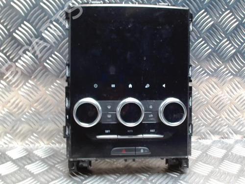 display-monitor-renault-megane-iv-hatchback-b9amn_-2015-25841620 main image