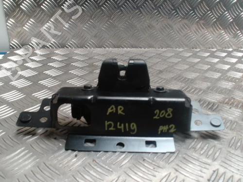 Used Tailgate lock PEUGEOT 208 I (CA_, CC_) 1.2 VTi 68 / PureTech 68 (68 hp) 30557401