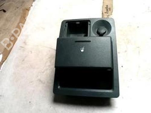 Porte-gobelet/Objets KIA SORENTO I (JC) 2.5 CRDi 4WD (140 hp) 26676612