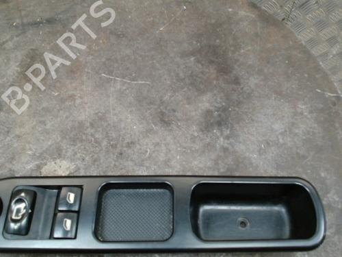 Comutador vidro frente esquerdo Comutador vidro frente esquerdo PEUGEOT 207 CC (WD_) 1.6 HDi (109 hp) 34265748 34265748