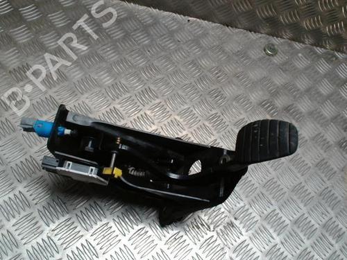 Pedal embrague RENAULT LAGUNA III (BT0/1) 2.0 dCi (BT01, BT08, BT09, BT0E, BT0K, BT12, BT1C, BT1D,... (150 hp) 31230841