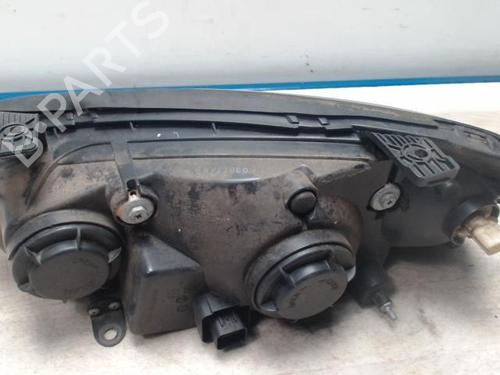 Used Right headlight HYUNDAI ELANTRA III Saloon (XD) 2.0 CRDi (113 hp) 28120412