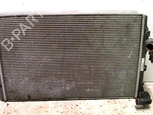 Used Water radiator VW TOURAN (1T1, 1T2) 1.9 TDI (100 hp) 32492750