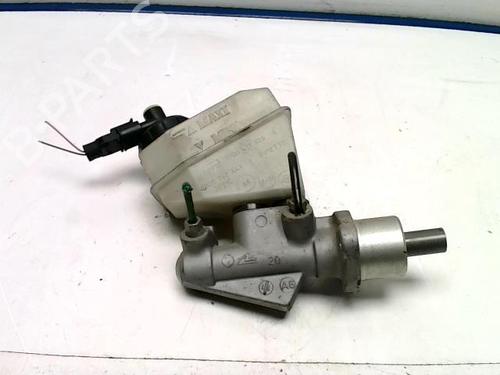 Used Brake master cylinder RENAULT CLIO II (BB_, CB_) 1.2 (BB0A, BB0F, BB10, BB1K, BB28, BB2D, BB2H, CB0A,... (58 hp) 31237851
