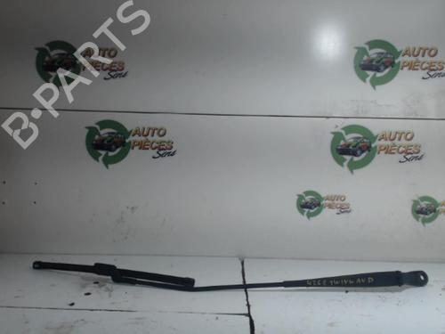 Used Front windshield wiper arm RENAULT TWINGO II (CN0_) 1.2 16V (CN0K, CN0V, CN0A) (76 hp) 25398284