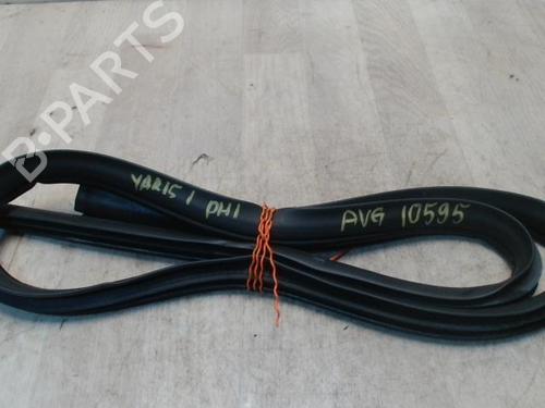Used Rubber door seal TOYOTA YARIS (_P1_) 1.3 (NCP10, SCP12_) (86 hp) 27610972