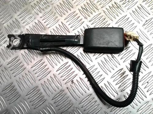 Seat buckle TOYOTA YARIS (_P9_) 1.4 D-4D (NLP90_, NLP90R) | BP31332302I32 