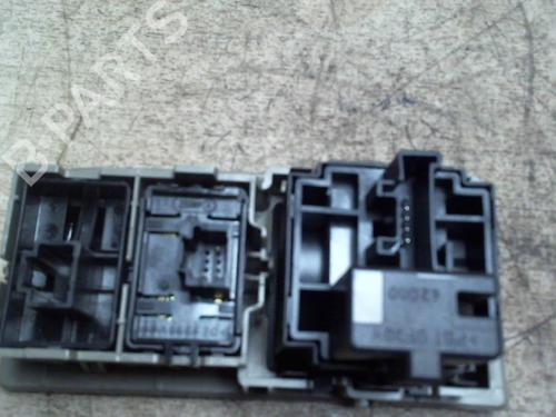 Used Switch RENAULT GRAND SCÉNIC III (JZ0/1_) 1.5 dCi (JZ09, JZ0D, JZ10, JZ14, JZ1G, JZ29, JZ2C) (110 hp) 25415604