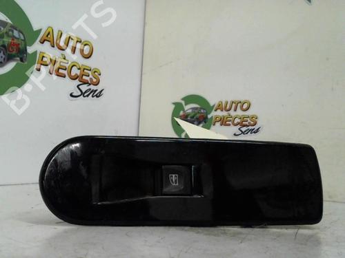 Used Right front window switch RENAULT CLIO IV (BH_) 1.2 TCe 120 (BHM0) (120 hp) 25400626