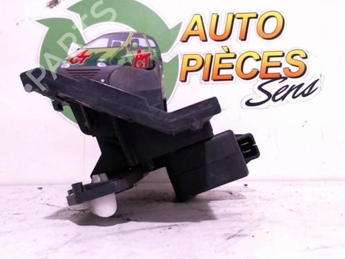 Używane Klamka zewnętrzna PEUGEOT 206 Hatchback (2A/C) 1.4 i (75 hp) 25429235