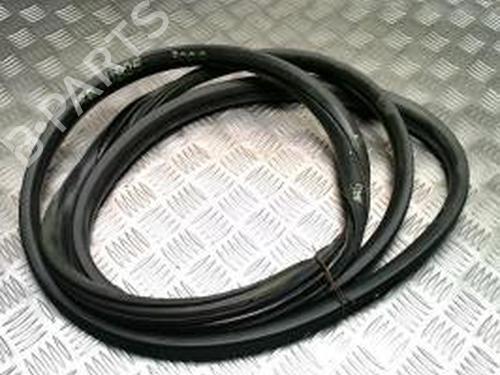 Used Rubber door seal PEUGEOT 3008 I MPV (0U_) 1.6 HDi (112 hp) 25840971