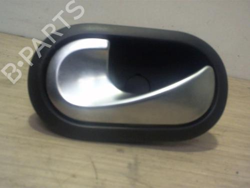 Poignée intérieure avant gauche RENAULT MEGANE II (BM0/1_, CM0/1_) 1.6 16V (112 hp) 25415072