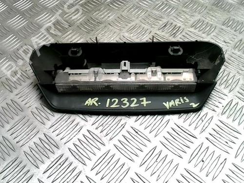 Used Third brake light TOYOTA YARIS (_P9_) 1.4 D-4D (NLP90_, NLP90R) (90 hp) 31262845