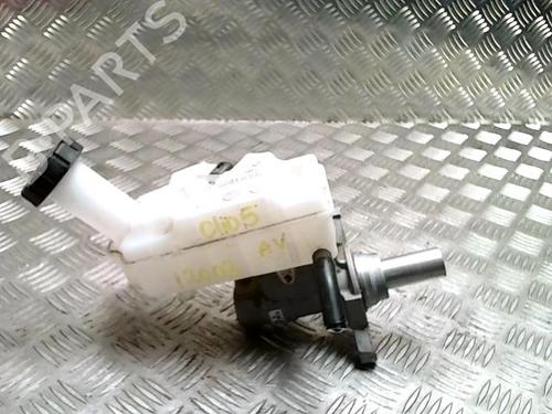 Used Brake master cylinder RENAULT CLIO V (B7_) 1.5 Blue dCi 85 (B7AG) (86 hp) 30439573