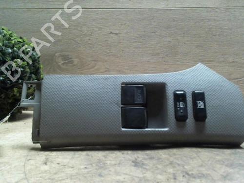 Used Left front window switch TOYOTA YARIS (_P9_) 1.3 VVT-i (SCP90_, SCP90R) (87 hp) 31238780