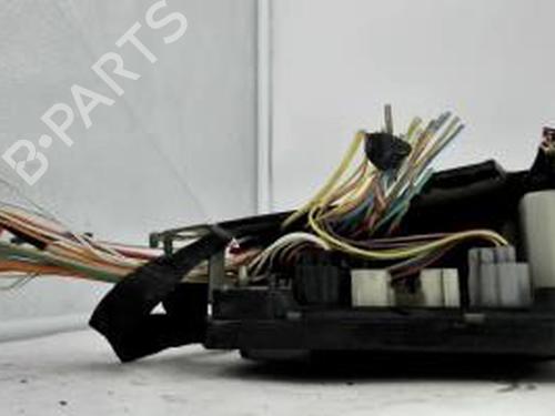 Used Fuse box RENAULT SCÉNIC II (JM0/1_) 2.0 dCi (JM1K) (150 hp) 25430960