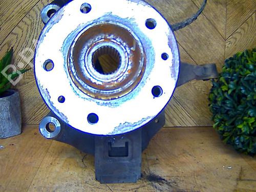 Left front steering knuckle RENAULT SCÉNIC III (JZ0/1_) 1.4 16V (JZ0F, JZ1V) | BP25384018M25