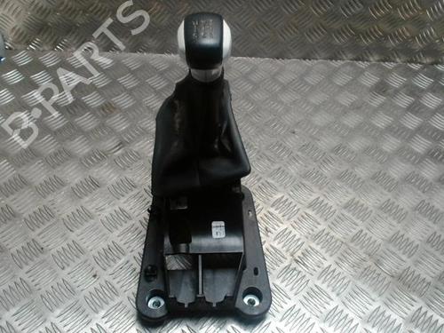 Used Gear lever PEUGEOT 208 I (CA_, CC_) 1.2 VTi 68 / PureTech 68 (68 hp) 29470330