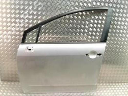 Used Left front door TOYOTA COROLLA Verso (ZER_, ZZE12_, R1_) 2.2 D-4D (AUR10_, AUR10R) (136 hp) 25796686