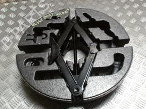 Used Jack Kit SEAT ARONA (KJ7, KJP) 1.0 TSI (116 hp) 30435399