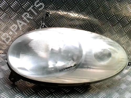 Used Right headlight NISSAN MICRA III (K12) 1.2 16V (80 hp) 26460188