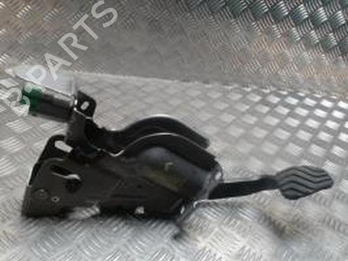 Used Break pedal DACIA SANDERO III 1.0 TCe 100 ECO-G (101 hp) 30532727