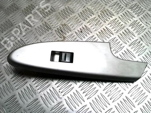 Interrupteur de vitre avant droite Interrupteur de vitre avant droite TOYOTA URBAN CRUISER (_P1_) 1.4 D-4D 4WD (NLP115_, NLP115R) (90 hp) 33906142 33906142