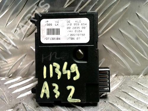 Used Electronic sensor AUDI A3 (8P1) 2.0 TDI 16V (140 hp) 31221684