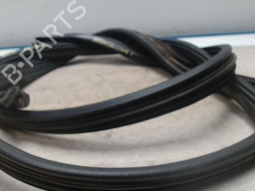 Used Rubber door seal LAND ROVER FREELANDER I (L314) 2.0 DI 4x4 (98 hp) 28084299