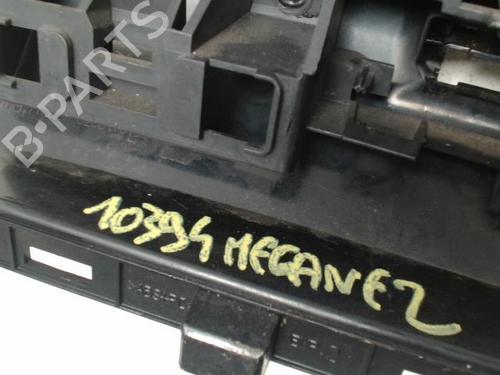 Mittelkonsole RENAULT MEGANE II (BM0/1_, CM0/1_) 1.5 dCi (BM0F, BM0T, BM2B, CM0F, CM0T) (82 hp) 27531090