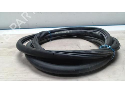Used Rubber door seal VW TOUAREG (7LA, 7L6, 7L7) 3.0 V6 TDI (225 hp) 25419024