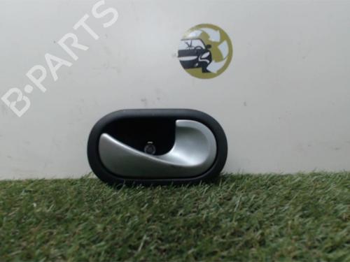 Høyre foran invendig håndtak RENAULT TWINGO II (CN0_) 1.2 16V (CN0K, CN0V, CN0A) (76 hp) 25396988